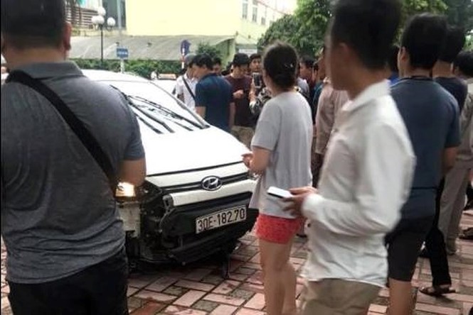 Hà Nội: Lái xe 'điên' đâm va hàng loạt người đi đường - ảnh 3