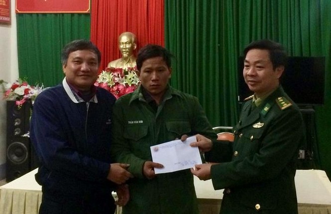 Cứu vớt thành công ngư dân gặp nạn trên biển - ảnh 1