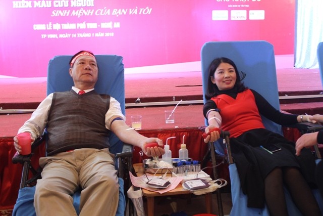 Lãnh đạo tỉnh Nghệ An hiến máu trong ngày hội Chủ nhật đỏ - ảnh 4