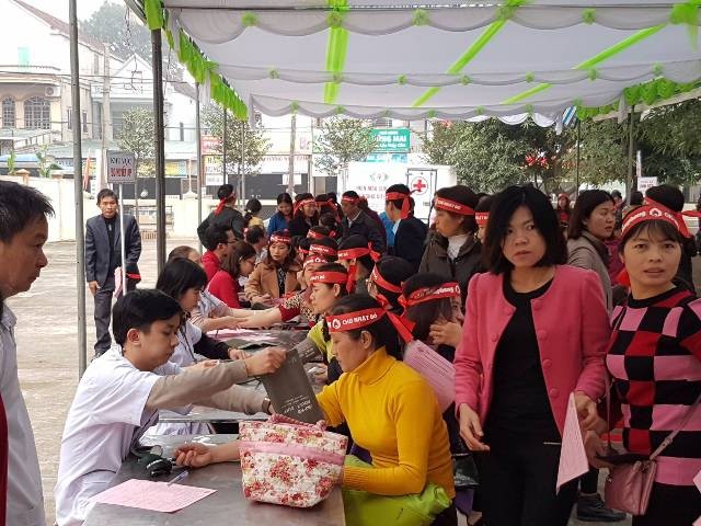 Sôi động ngày hội hiến máu trên quê hương Bác - ảnh 2