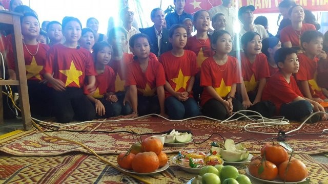 Mẹ Công Phượng mang quà quê sang Trung Quốc tẩm bổ cho con và đồng đội - ảnh 2