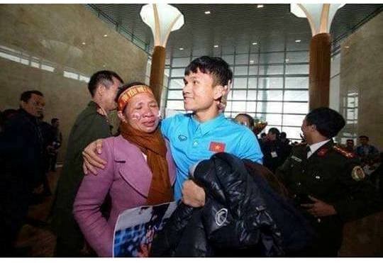 Mẹ Công Phượng, Văn Đức, Xuân Mạnh sẽ dự đêm vinh danh cùng các con - ảnh 1