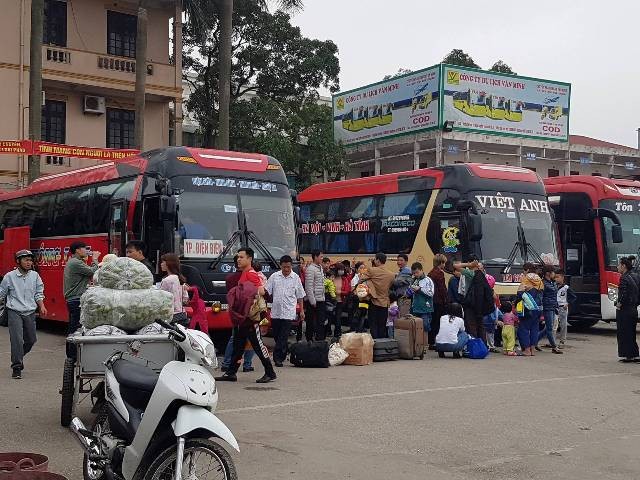 Lao động Nghệ An tất bật đón xe khách vào Nam, ra Bắc làm việc - ảnh 6