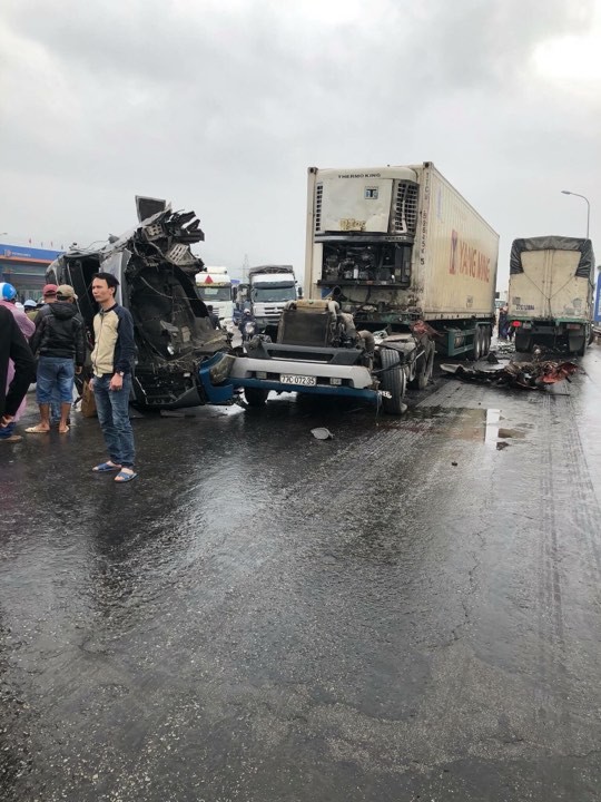 Đầu xe Container gãy ra đường sau cú đâm kinh hoàng - ảnh 3