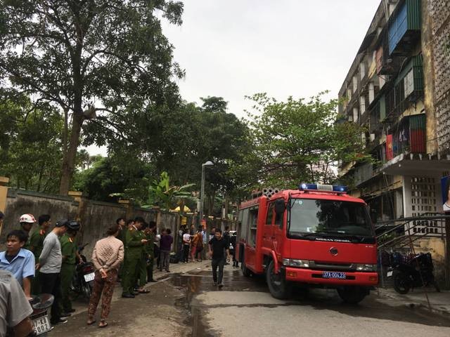 Hàng trăm người dân bỏ chạy tán loạn khi lửa bùng phát ở chung cư - ảnh 2