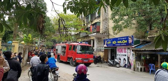 Hàng trăm người dân bỏ chạy tán loạn khi lửa bùng phát ở chung cư - ảnh 1