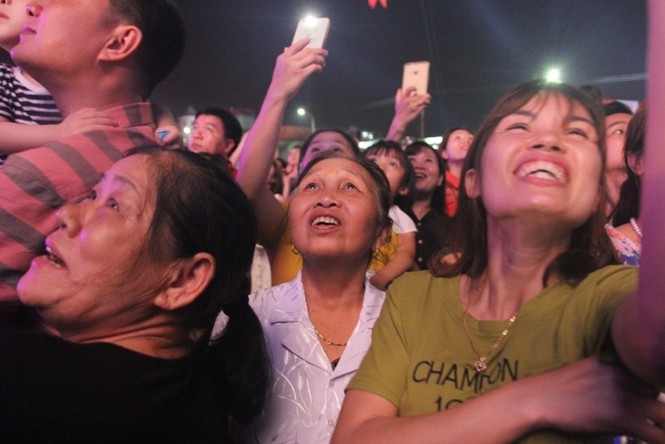 Phó Thủ tướng Vương Đình Huệ đánh trống khai mạc Lễ hội du lịch biển Cửa Lò 2018 - ảnh 10