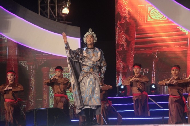 Phó Thủ tướng Vương Đình Huệ đánh trống khai mạc Lễ hội du lịch biển Cửa Lò 2018 - ảnh 3