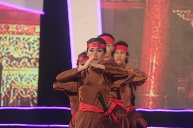 Phó Thủ tướng Vương Đình Huệ đánh trống khai mạc Lễ hội du lịch biển Cửa Lò 2018 - ảnh 4