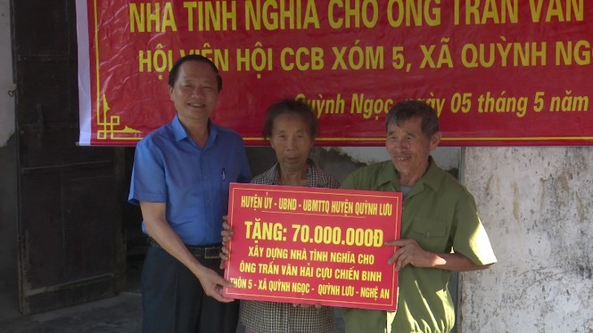 Gần 1 tỷ đồng xây nhà tình nghĩa giúp cựu chiến binh nghèo - ảnh 2