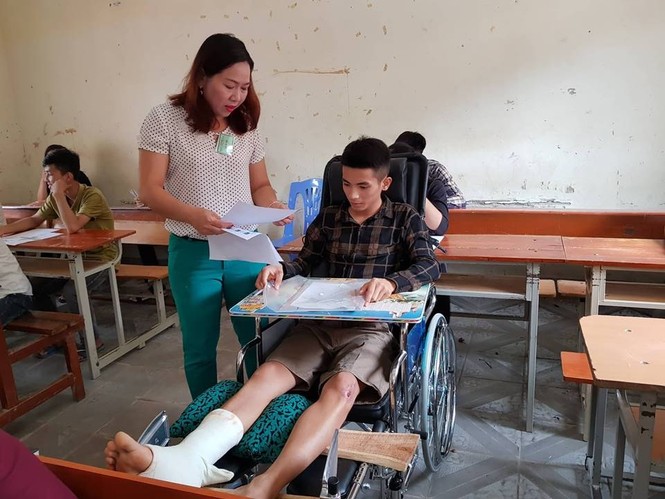 Thanh niên tình nguyện đồng hành cùng thí sinh “đặc biệt” - ảnh 2