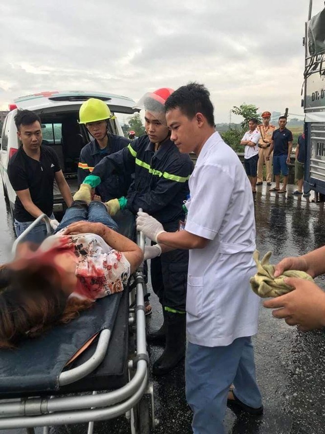 Hiện trường vụ tai nạn nghiêm trọng tại Nghệ An - ảnh 7