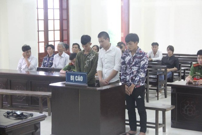 Án tù cho kẻ rủ bạn hiếp dâm người yêu trên đường vắng - ảnh 1