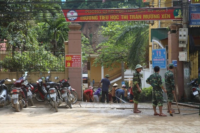 Huyện biên giới Nghệ An không thể tựu trường như kế hoạch - ảnh 1