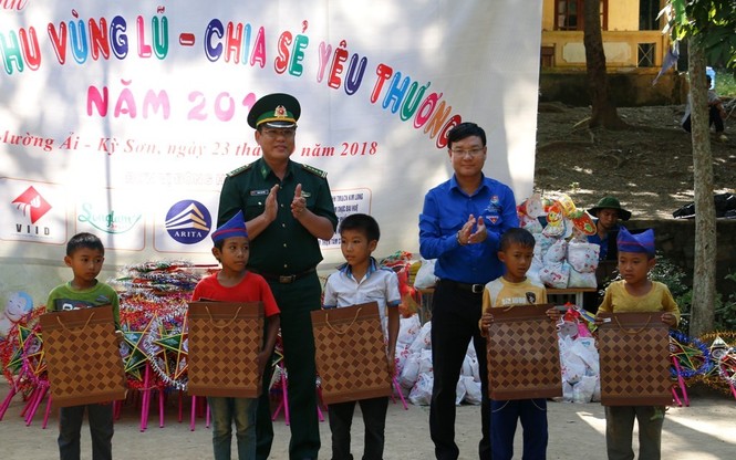 Trung thu trọn vẹn niềm vui của học sinh rốn lũ miền biên ải - ảnh 3