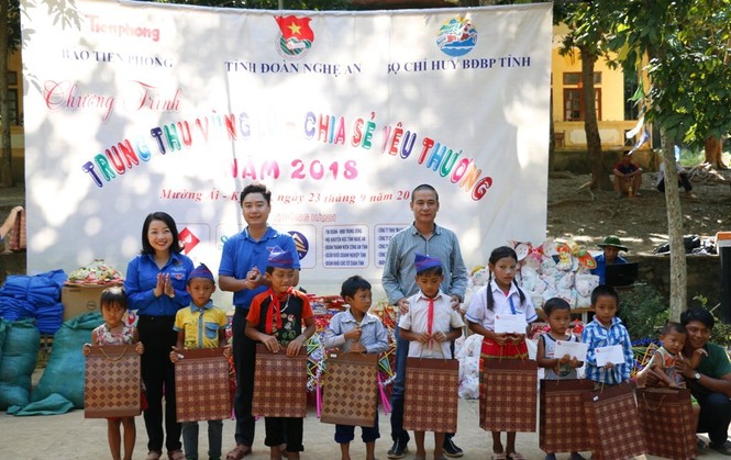 Trung thu trọn vẹn niềm vui của học sinh rốn lũ miền biên ải - ảnh 4