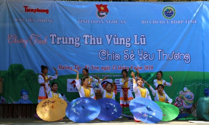 Trung thu trọn vẹn niềm vui của học sinh rốn lũ miền biên ải - ảnh 1
