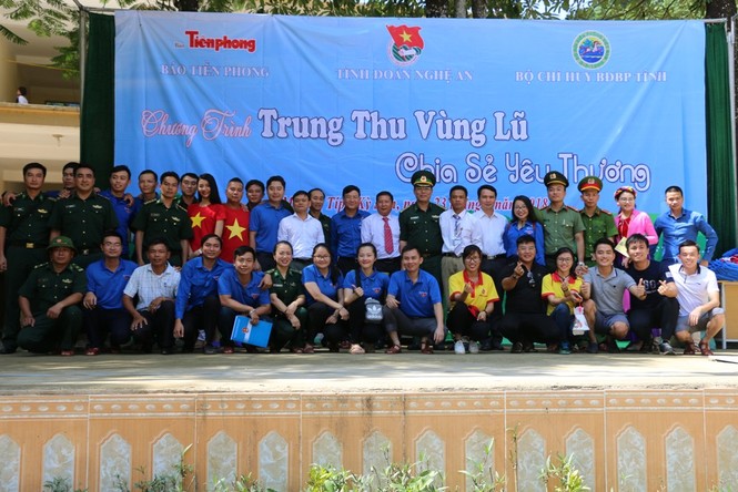 Trung thu trọn vẹn niềm vui của học sinh rốn lũ miền biên ải - ảnh 9