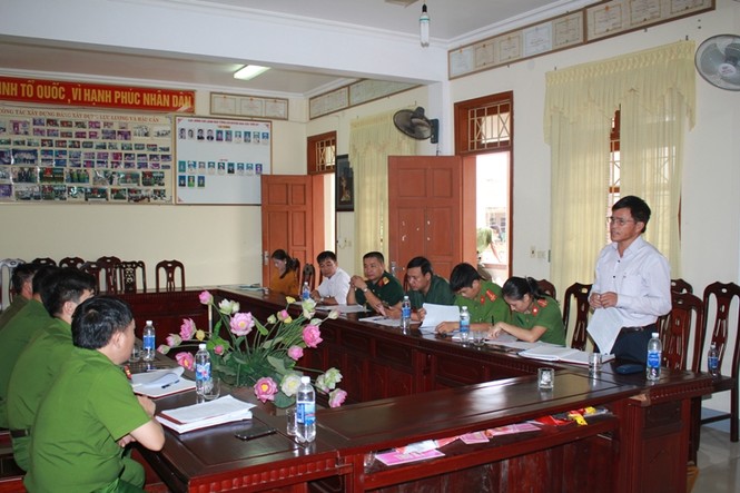 Nghệ An: Thiêu hủy hàng trăm khẩu súng tự chế - ảnh 1