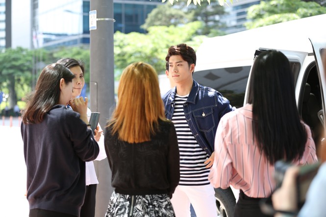 Nhã Phương nắm tay Kang Tae Oh khởi quay phim ở Hàn Quốc - ảnh 2