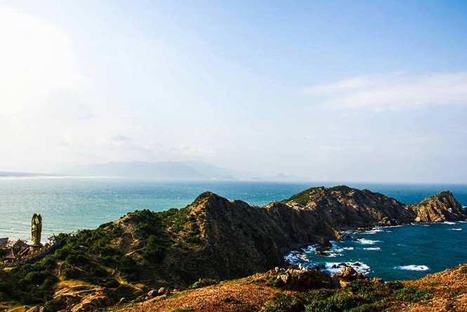 Mẹo tránh vé máy bay giá cao khi du lịch Quy Nhơn hè này - ảnh 1