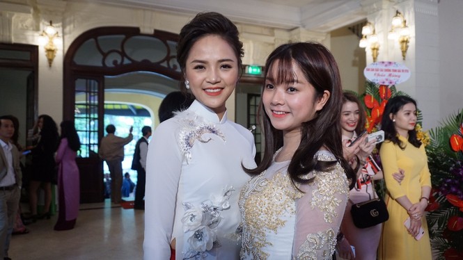 Thu Quỳnh 'Sống chung với mẹ chồng' bất ngờ dịu dàng với áo dài trắng - ảnh 2