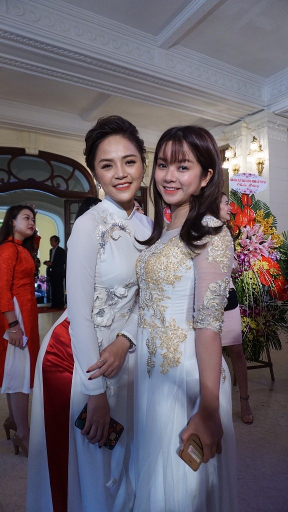 Thu Quỳnh 'Sống chung với mẹ chồng' bất ngờ dịu dàng với áo dài trắng - ảnh 3