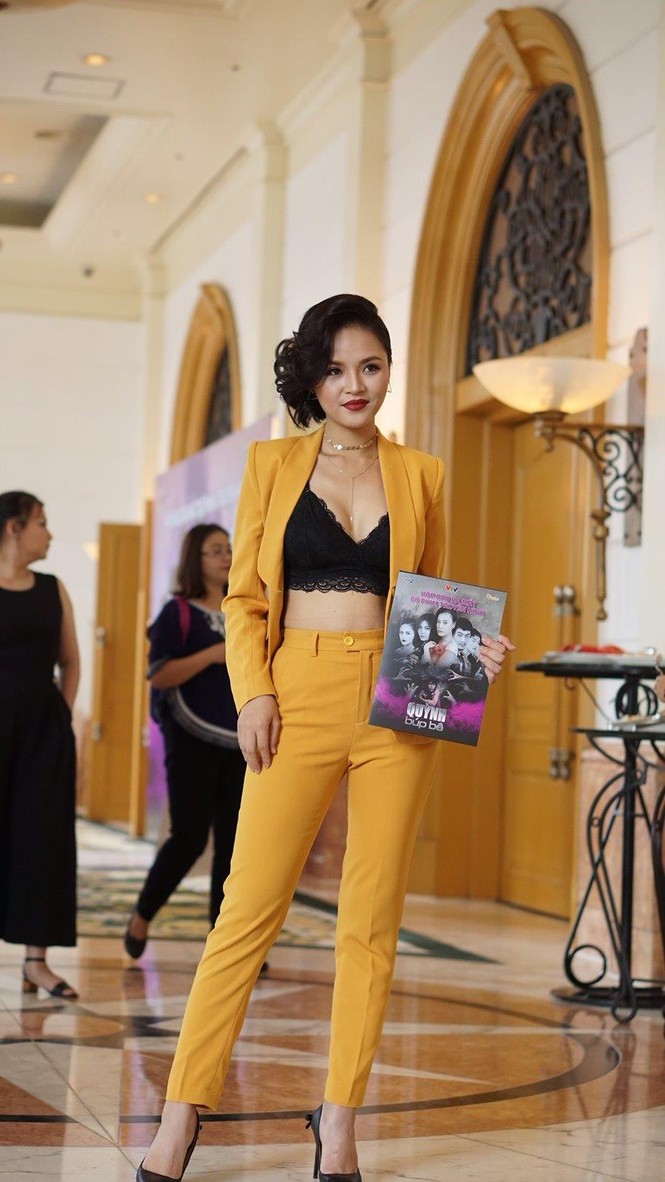 Vào vai 'gái làng chơi', Thu Quỳnh bất ngờ sexy 'thoát hiền' - ảnh 2