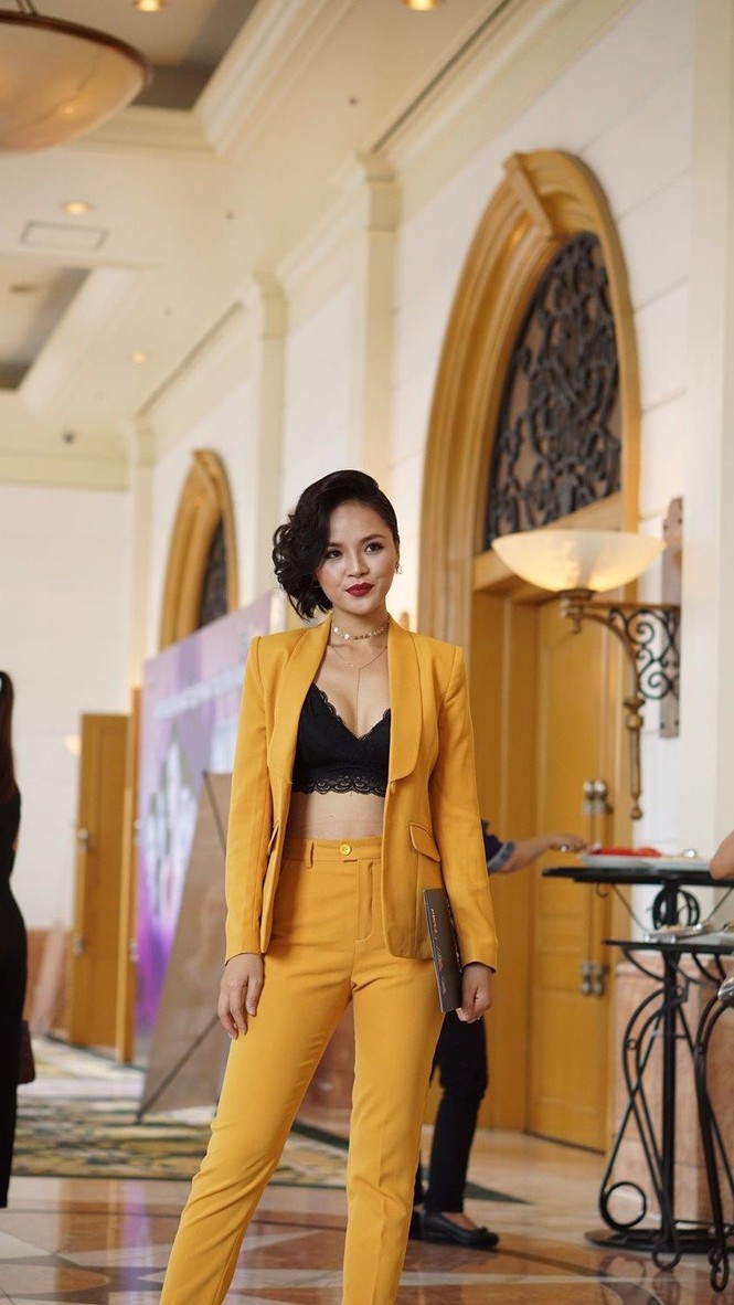 Vào vai 'gái làng chơi', Thu Quỳnh bất ngờ sexy 'thoát hiền' - ảnh 6