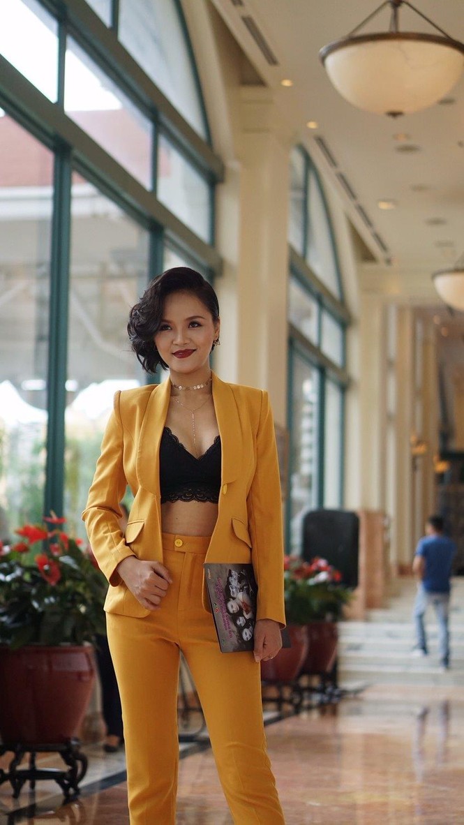Vào vai 'gái làng chơi', Thu Quỳnh bất ngờ sexy 'thoát hiền' - ảnh 5