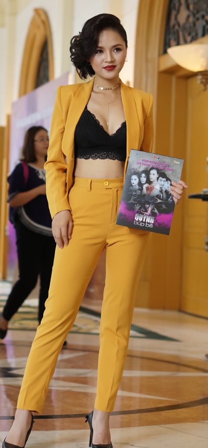 Vào vai 'gái làng chơi', Thu Quỳnh bất ngờ sexy 'thoát hiền' - ảnh 4