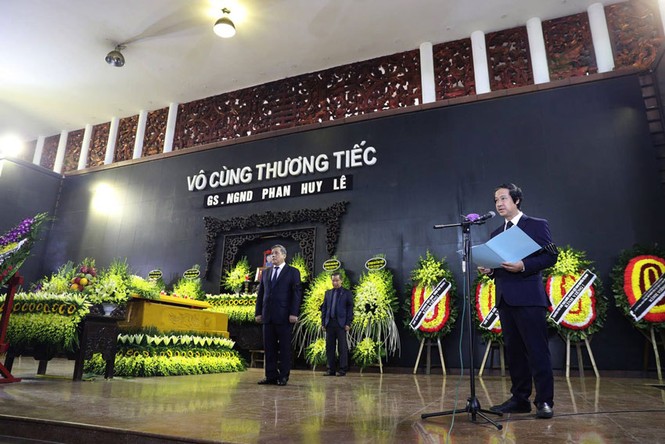 Hàng nghìn người tiễn biệt giáo sư sử học Phan Huy Lê - ảnh 7