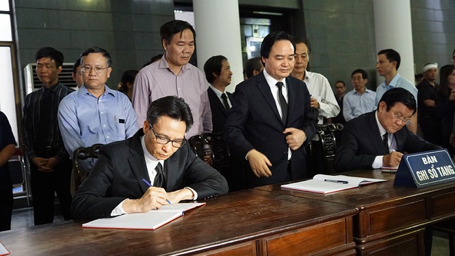 Hàng nghìn người tiễn biệt giáo sư sử học Phan Huy Lê - ảnh 3