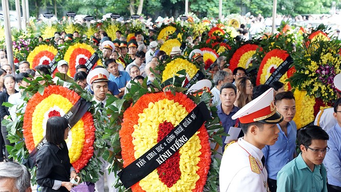 Hàng nghìn người tiễn biệt giáo sư sử học Phan Huy Lê - ảnh 4