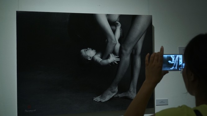Lộ sáng 52 bức ảnh nude nghệ thuật tại triển lãm đầu tiên ở Hà Nội - ảnh 9