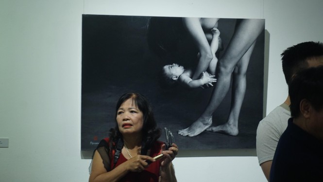 Lộ sáng 52 bức ảnh nude nghệ thuật tại triển lãm đầu tiên ở Hà Nội - ảnh 4