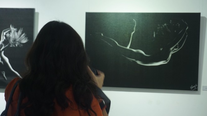 Lộ sáng 52 bức ảnh nude nghệ thuật tại triển lãm đầu tiên ở Hà Nội - ảnh 5