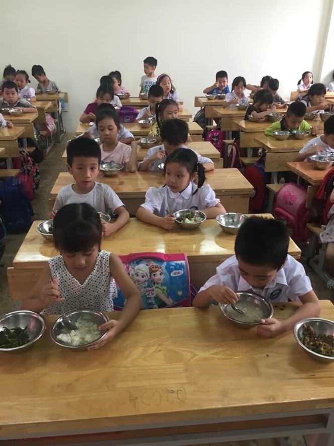 Hà Nội: Lùi thời hạn đấu thầu sữa học đường