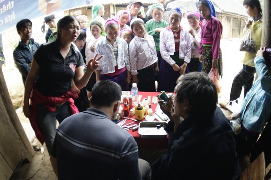 Đầu năm, xem làm 'răng vàng may mắn' - ảnh 3