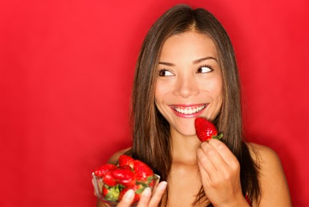 Ăn dâu tây giúp làm giảm cholesterol xấu - ảnh 1