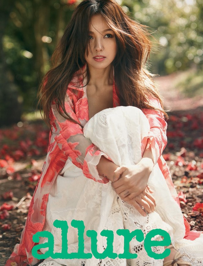 Lee Hyori khoe sắc vóc quyến rũ - ảnh 1