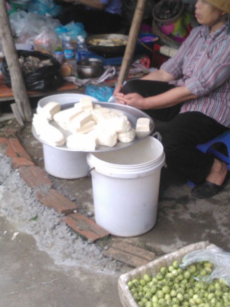 Dễ ung thư khi tái sử dụng thùng sơn đựng đồ ăn - ảnh 2