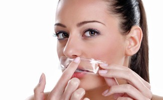 'Bí kíp' triệt lông mặt hiệu quả tại gia - ảnh 1
