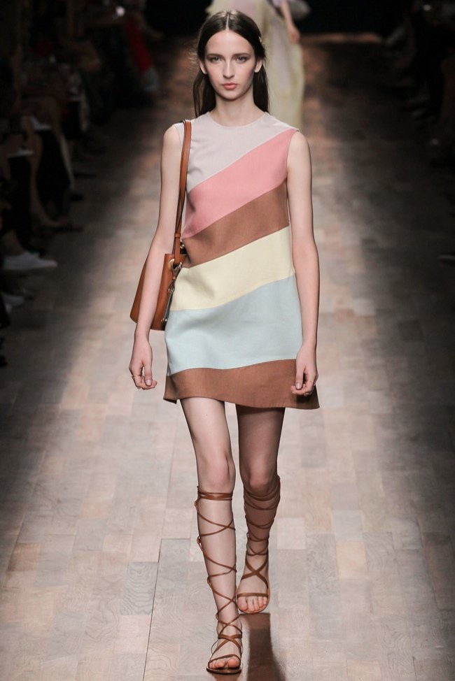 Valentino xuân hè 2015: Thướt tha, bay bổng - ảnh 15