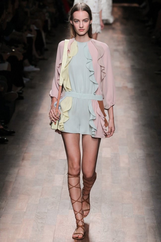 Valentino xuân hè 2015: Thướt tha, bay bổng - ảnh 16