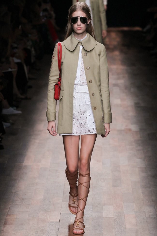 Valentino xuân hè 2015: Thướt tha, bay bổng - ảnh 18