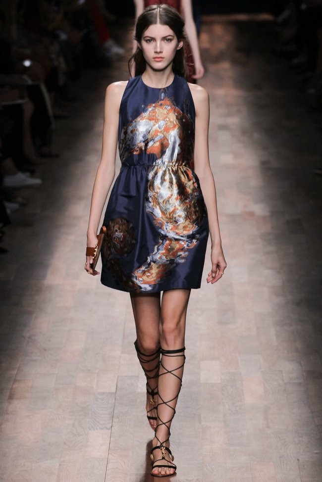 Valentino xuân hè 2015: Thướt tha, bay bổng - ảnh 20
