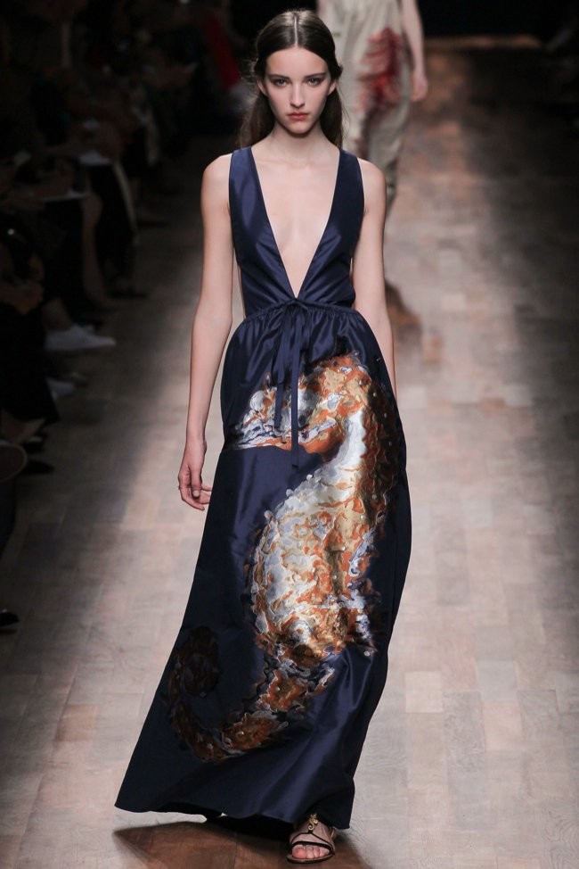 Valentino xuân hè 2015: Thướt tha, bay bổng - ảnh 22