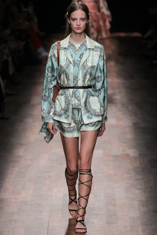 Valentino xuân hè 2015: Thướt tha, bay bổng - ảnh 24