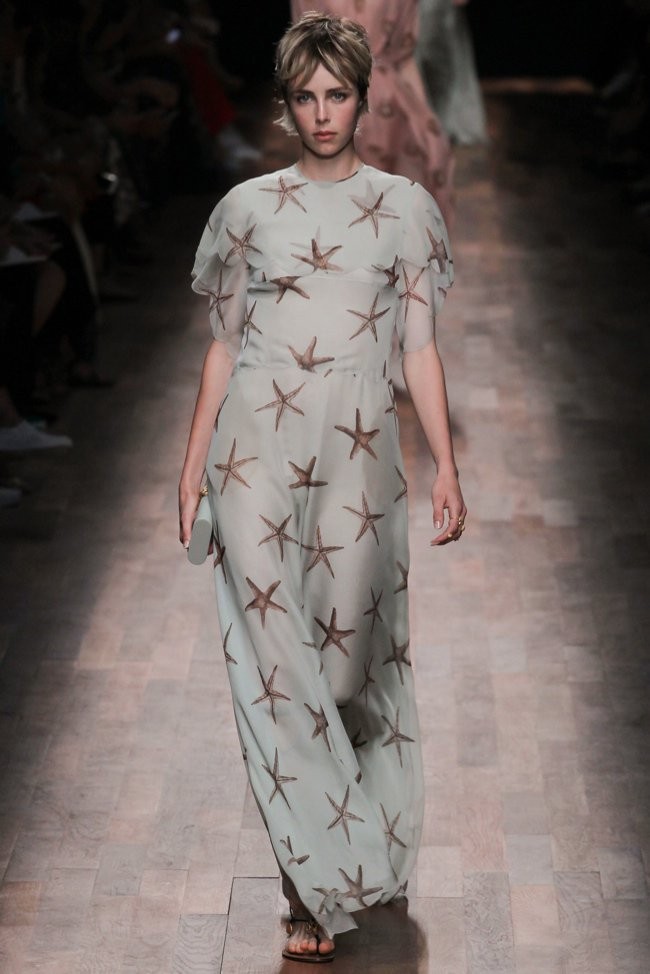 Valentino xuân hè 2015: Thướt tha, bay bổng - ảnh 27